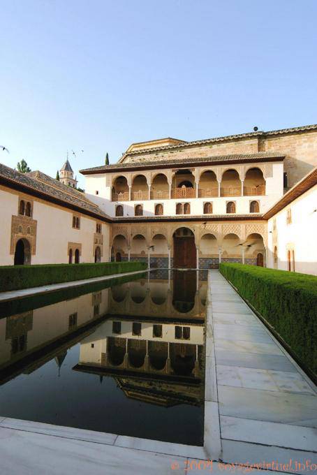 Patio Comares o de los Arrayanes, Alhambra Nasridi Granada - Spagna