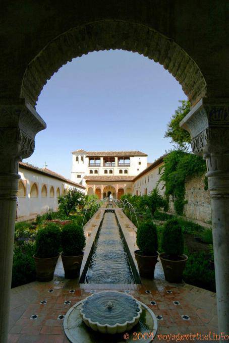 Palazzo Generalife visto dal patio Canal du, Alhambra Nasridi Granada - Spagna