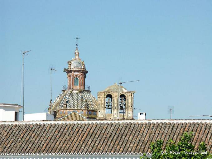 Tetto, campanile e la cupola, Carmona - Spagna, Andalusia