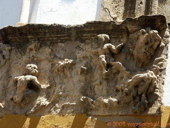 Imps indossati su un muro, Cordoba - Spagna, Andalusia