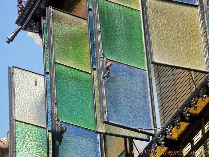 Finestre con vetri colorati, il quartiere ebraico, Cordoba - Spagna, Andalusia