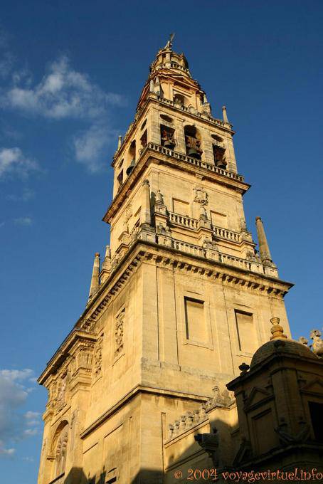 Almohad minareto moschea trasformata in un campanile di 76 m, la Cattedrale, Cordoba - Spagna, Andalusia