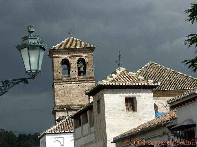 Chiesa del Albaicin nella tempesta, Granada - Spagna