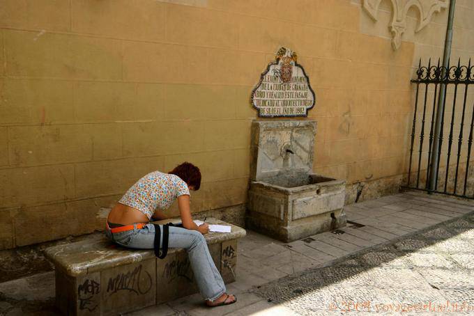 Fronte Studente della fontana, Granada - Spagna