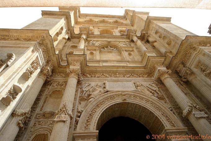 Facciata della Cattedrale dell'Incarnazione, Granada - Spagna