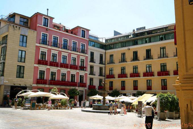 I colori degli edifici della piazza Obispo, Malaga - Spagna, Andalusia