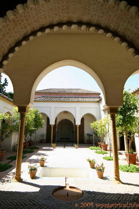 Uno dei cortili della Alcazaba, Malaga - Spagna, Andalusia