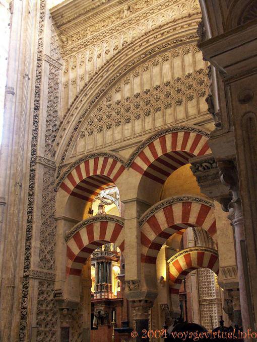 Integrazione della cattedrale nella moschea originale, Cordoba Mezquita - Spagna, Andalusia