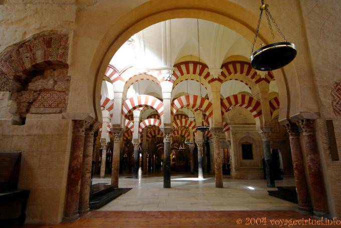 Prospettiva interna resta della sinistra Basilica di Saint Vincent, Cordoba Mezquita - Spagna, Andalusia
