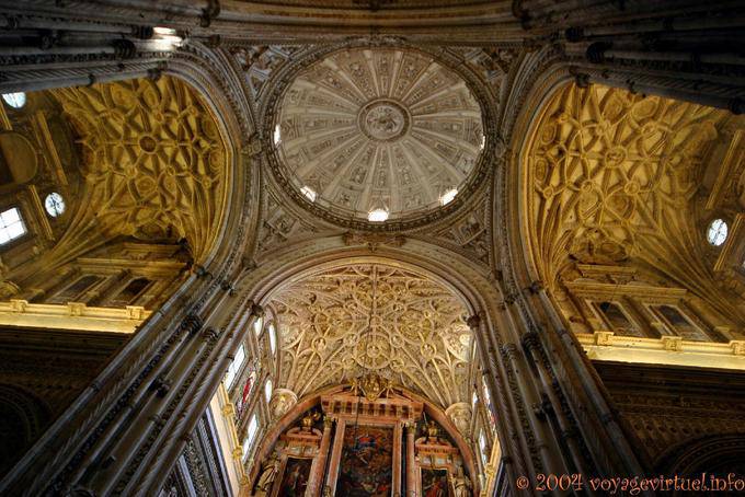 Soffitti e cupola, el crucero Catedralicio, Mezquita Cordoba - Spagna, Andalusia
