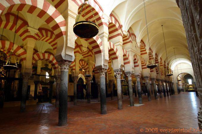Doppia fila di colonne, Cordoba Mezquita - Spagna, Andalusia