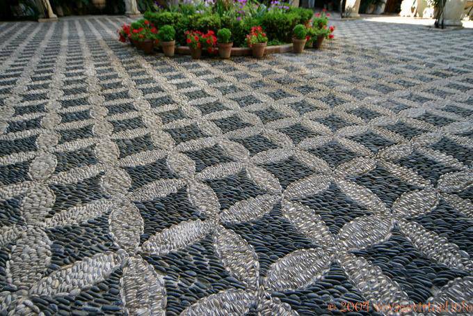 Ciottoli suolo dettagliati del cortile del Palacio de Viana, Cordoba - Spagna, Andalusia