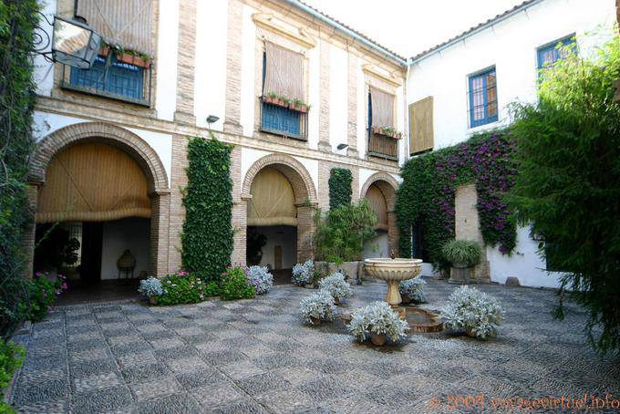 Patio fiorito di Cancela, Palacio de Viana, Cordoba - Spagna, Andalusia