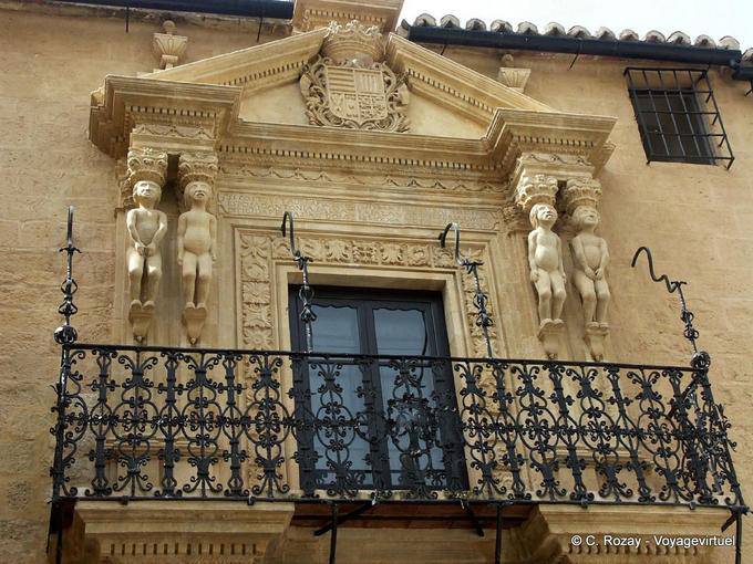 Balcone palazzo ornato Salvatierra fronte Calle Cuesta de Santo Domingo, Ronda - Spagna, Andalusia