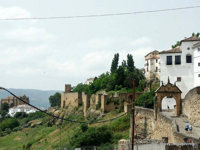 Pareti e Arco de Felipe V, Calle Real, Ronda - Spagna, Andalusia