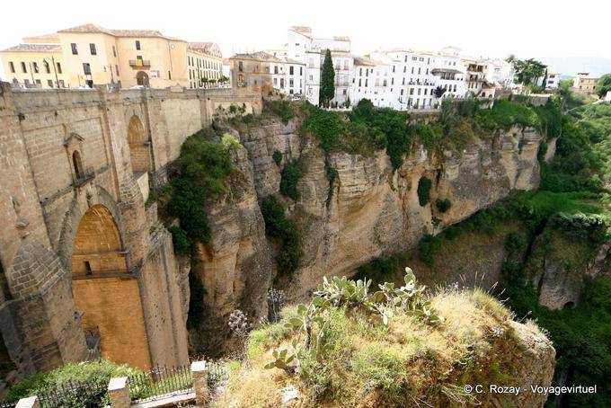 Il Ponte Nuovo (Puente Nuevo) e 98m alto precipizio, Ronda - Spagna, Andalusia