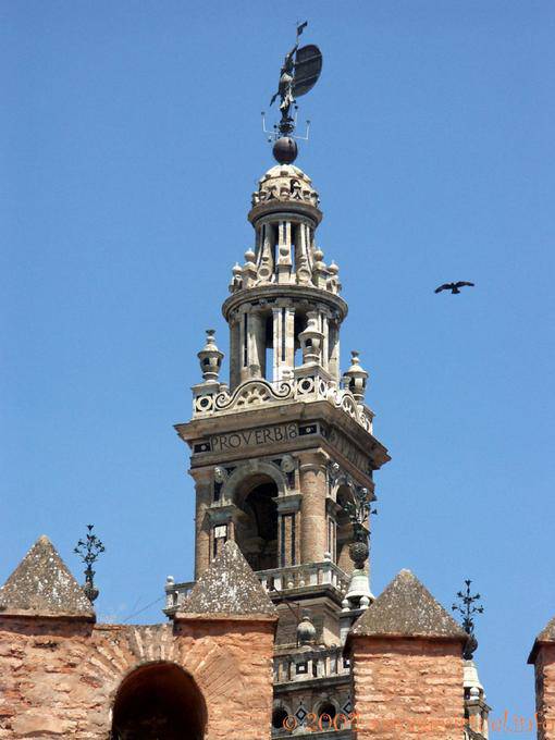 Guarda El Giraldillo, torre Giralda, Siviglia - Spagna