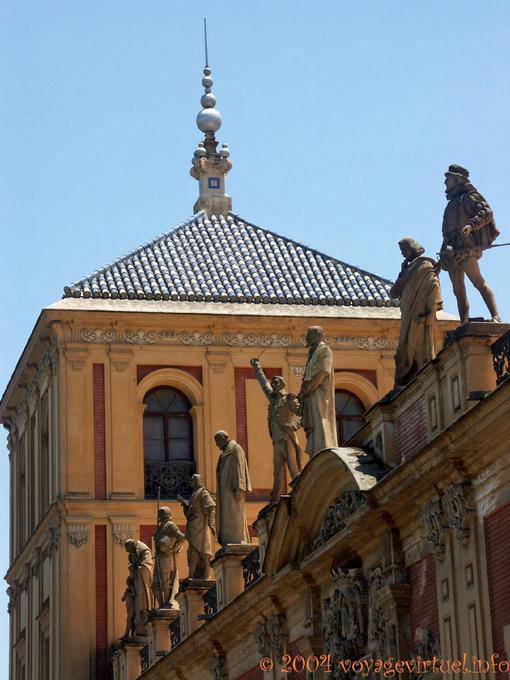 Statue di uomini illustri, Palacio de San Telmo, Calle Palos de la Frontera, Siviglia - Spagna