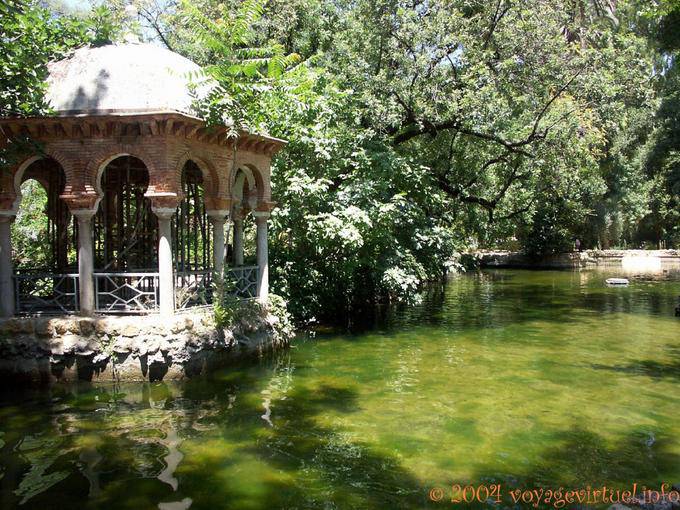 Centro acquatico nel Parco Maria Luisa, i polmoni della città, Siviglia - Spagna