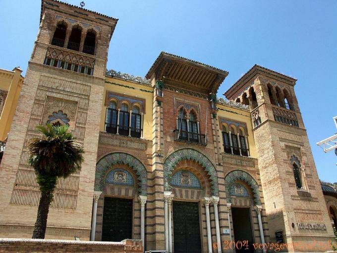 Arte musulmana per la facciata del Museo de Las Artes Populares e costumi, Siviglia - Spagna