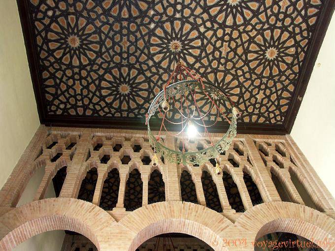 Soffitto in stile moresco nel Museo de Las Artes Populares e costumi, Siviglia - Spagna