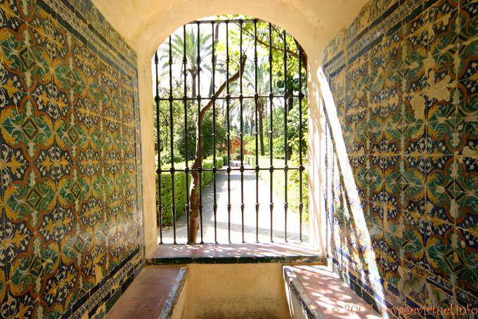 Piastrelle alle pareti, Alcazar di Siviglia - Spagna