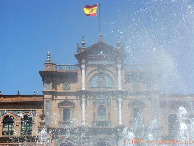 Fontane di fronte al palazzo, Piazza di Spagna, Siviglia - Spagna