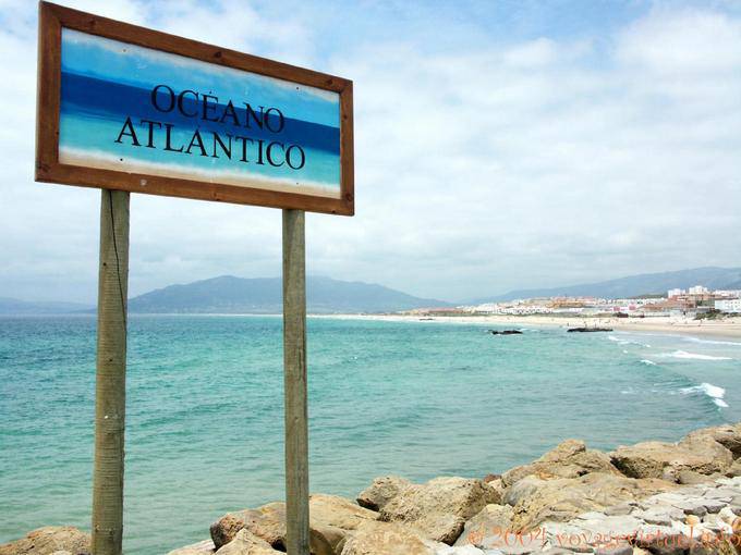 Atlantic Ocean Panel sulla diga che porta al Isla de las Palomas, Tarifa - Spagna