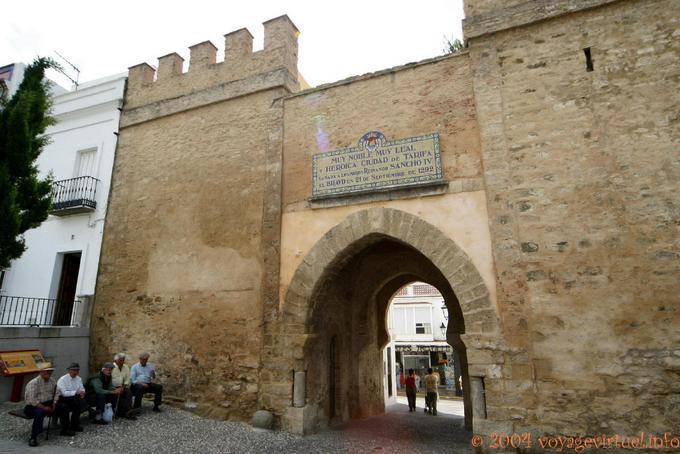 Porta Sancho IV Av trova. Andalucia affaccia Calle Jerez, Tarifa - Spagna