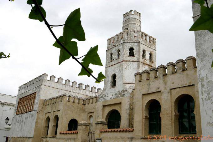 Plaza de Santa María, di fronte alla Casa Consistorial, Tarifa - Spagna