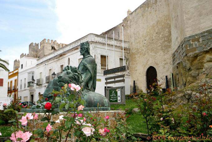 Monumento di re Sancho IV, calle Alcalde Juan Nunez, Tarifa - Spagna