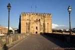 Torre di ingresso Calahorra dal Puente Bajada del Puente, Cordova, Spagna.