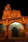 Illuminazione notturna della Iglesia de San Lorenzo, Cordoba, Spagna.