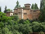 Tenuto conto della Alcazaba da Callejon del Nino Reyo, Granada, Spagna.