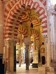 Colonne con archi bi-cromatici, Mezquita Cordoba, Spagna.