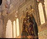 Statua cattolica di San Fernando in décor arabo, Mezquita Cordoba, Spagna.