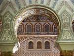Bella decorazioni dell'Arco di Peacocks (Arco de los Pavones), Siviglia Alcazar, Spagna.