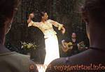 Ballerina di flamenco tra due teste, Siviglia, Spagna.