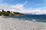 Una spiaggia del lago Nahuel Huapi, Bariloche, Argentina.