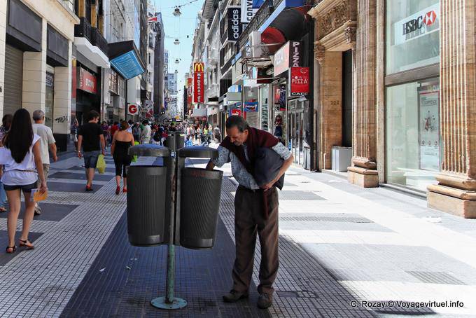 Avenida Florida, la povertà, Buenos Aires - Argentina