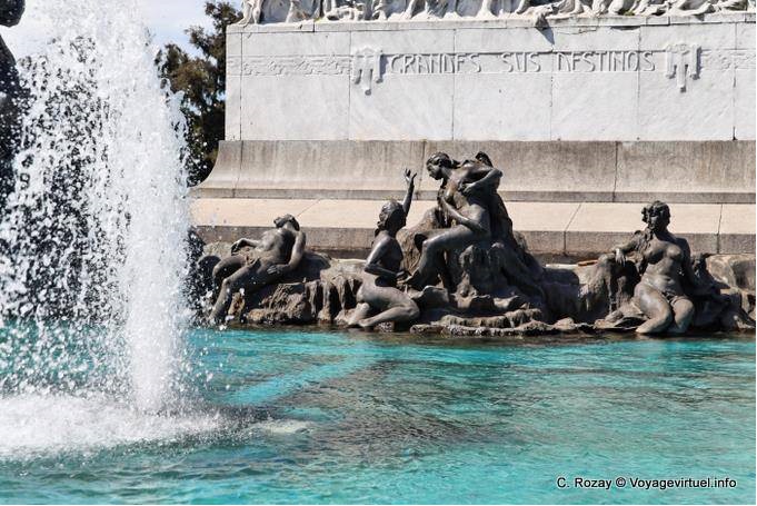 Fontana monumento Agustín Querol e Cipriano Folguerolas, Avenida Sarmiento, Monumento a los Espanoles particolare, Buenos Aires - Argentina