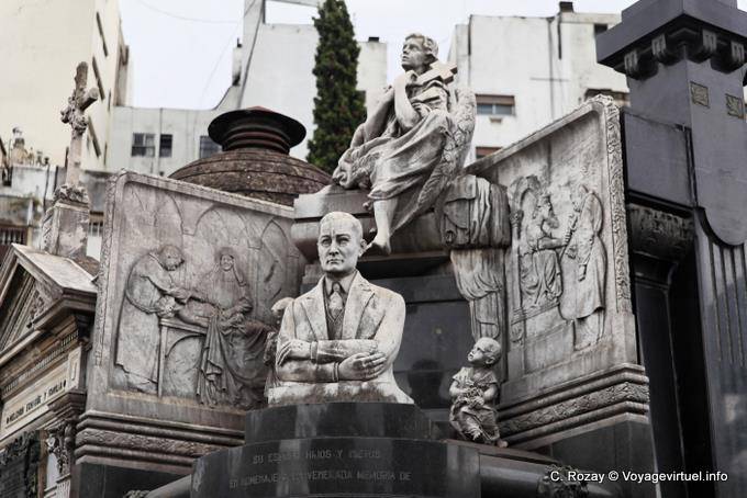 Mausoleo Antonio Goncalve Borrega, Cementerio de la Recoleta, Buenos Aires - Argentina