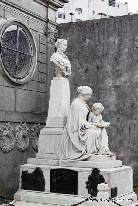 Emma Nicolay Caprile, scultura Lucio Correa Morales, Cementerio de la Recoleta, Buenos Aires - Argentina