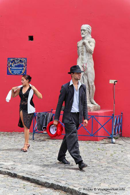 La Boca, Caminito, la partenza di danzatrice argentina, Buenos Aires - Argentina