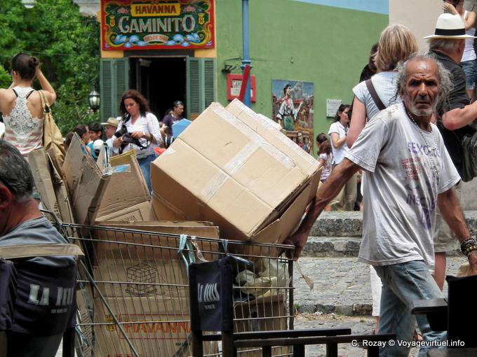 Scatole collettore Poveri, La Boca, di Piazoleta Suspiros, Buenos Aires - Argentina
