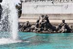 Fontana monumento Agustín Querol e Cipriano Folguerolas, Avenida Sarmiento, Monumento a los Espanoles particolare, Buenos Aires, Argentina.