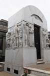 Rilievi allegorici Art Deco mausoleo Atilio Massone, Cementerio de la Recoleta, Buenos Aires, Argentina.