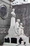 Emma Nicolay Caprile, scultura Lucio Correa Morales, Cementerio de la Recoleta, Buenos Aires, Argentina.