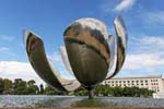 Fiore scultura in acciaio inox, Plaza de las Naciones Unidas Floralis Generalis, Buenos Aires, Argentina.