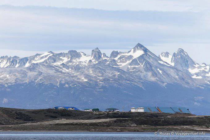 Cileno paesaggio di montagna dal Canale di Beagle, Ushuaia - Argentina
